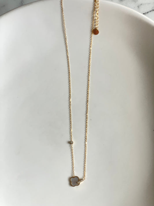 Collier fleur dorée