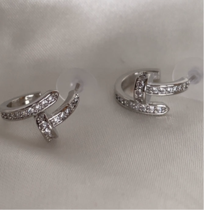 Boucles d’oreilles clou d’argent
