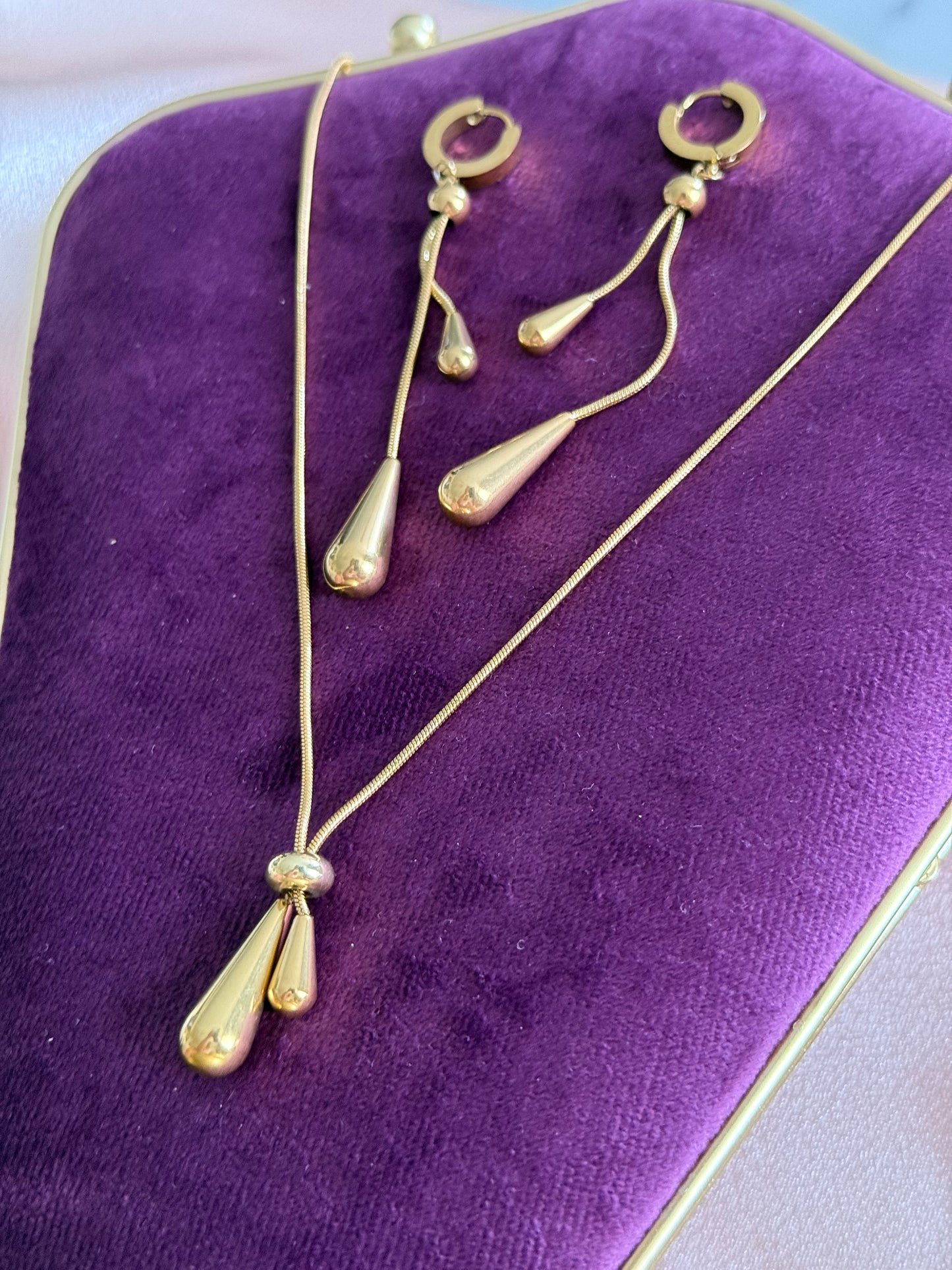 Parure goûte d’or