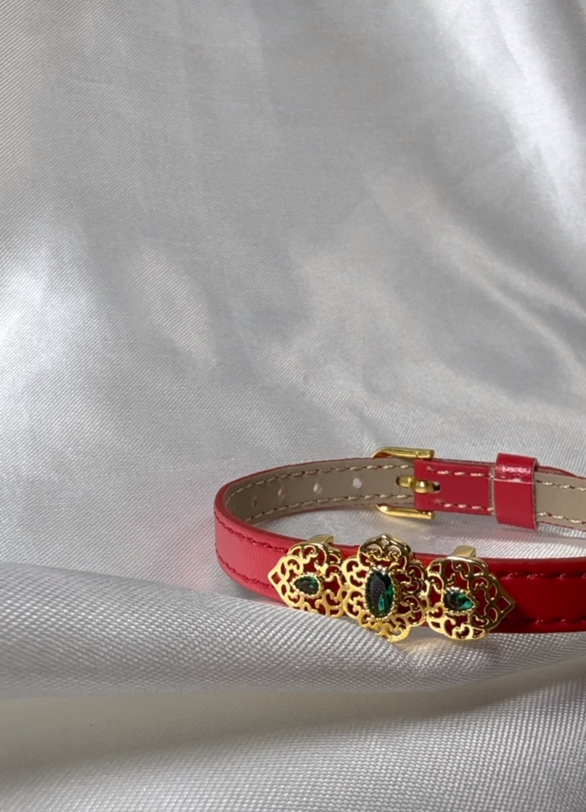 Bracelet/ montre rouge émeraude