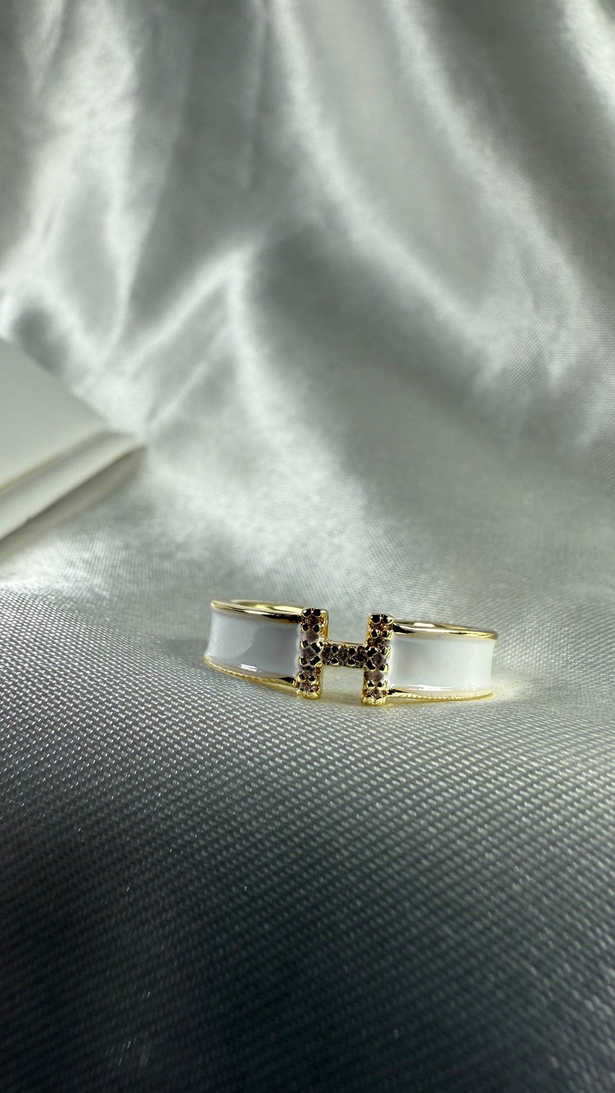 Bague H