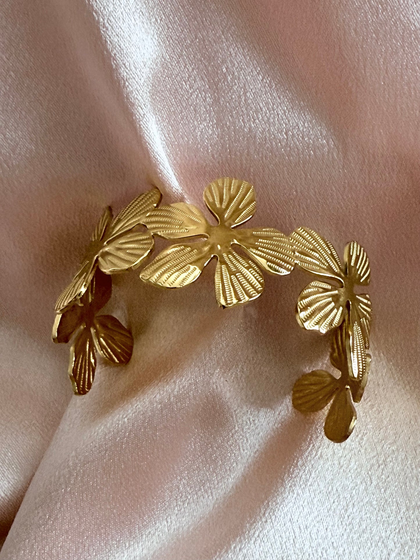 Bracelet fleur dorée