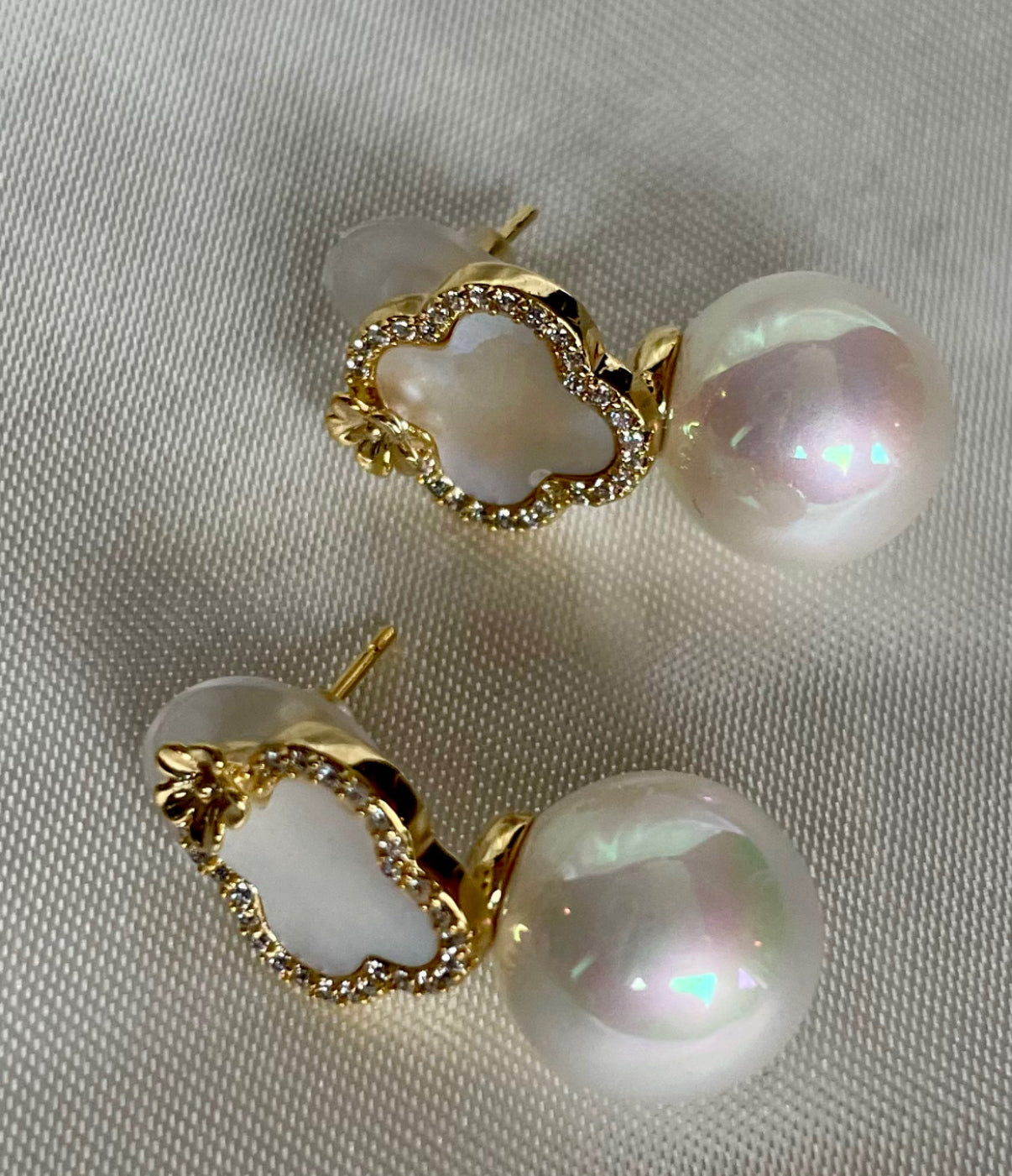 Boucles d’oreilles perle de fleurs doré