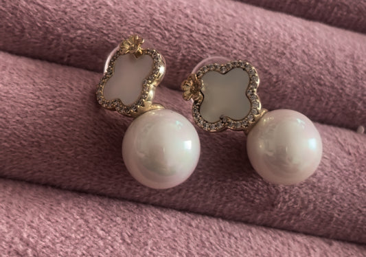 Boucles d’oreilles perle de fleurs doré