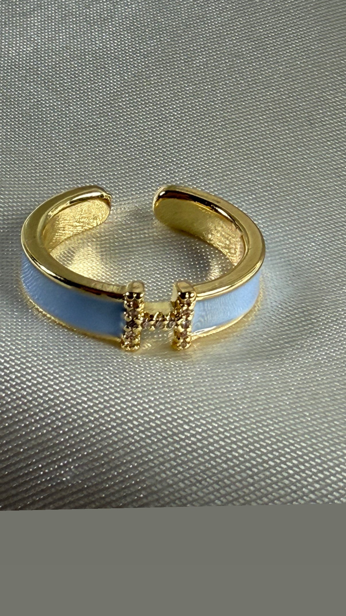 Bague H bleu ciel