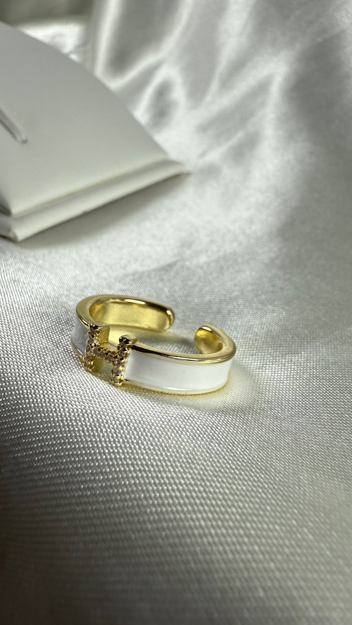 Bague H