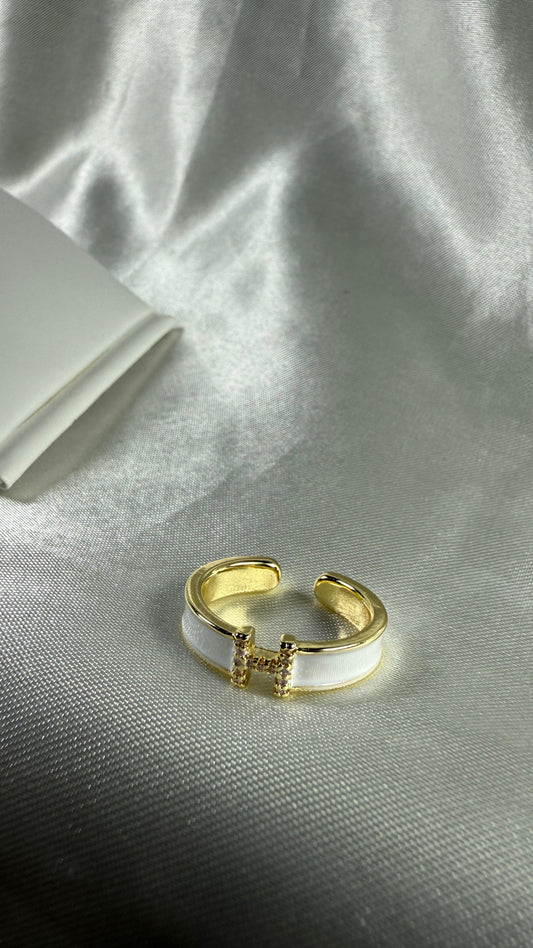 Bague H