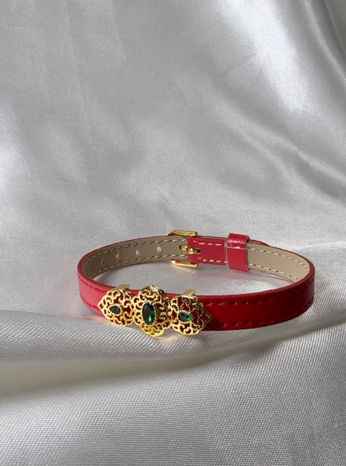 Bracelet/ montre rouge émeraude