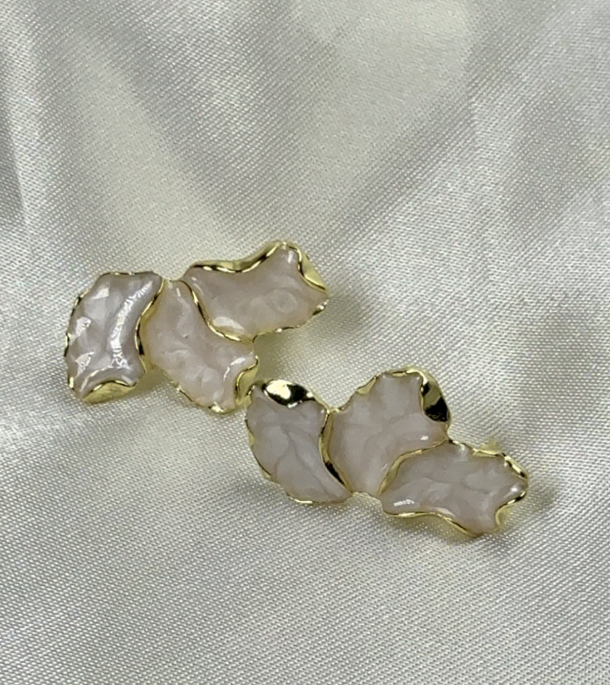 Boucle d’oreille nacré / doré