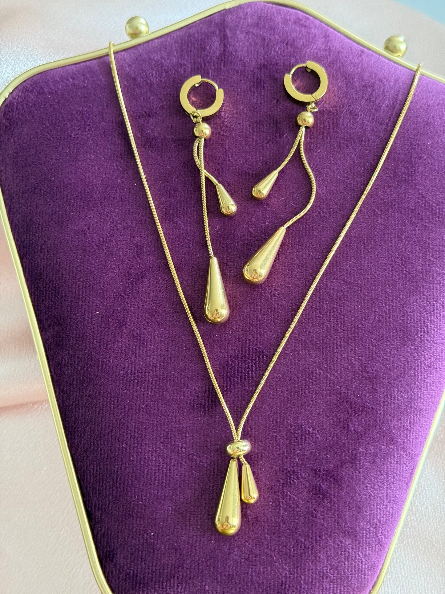 Parure goûte d’or